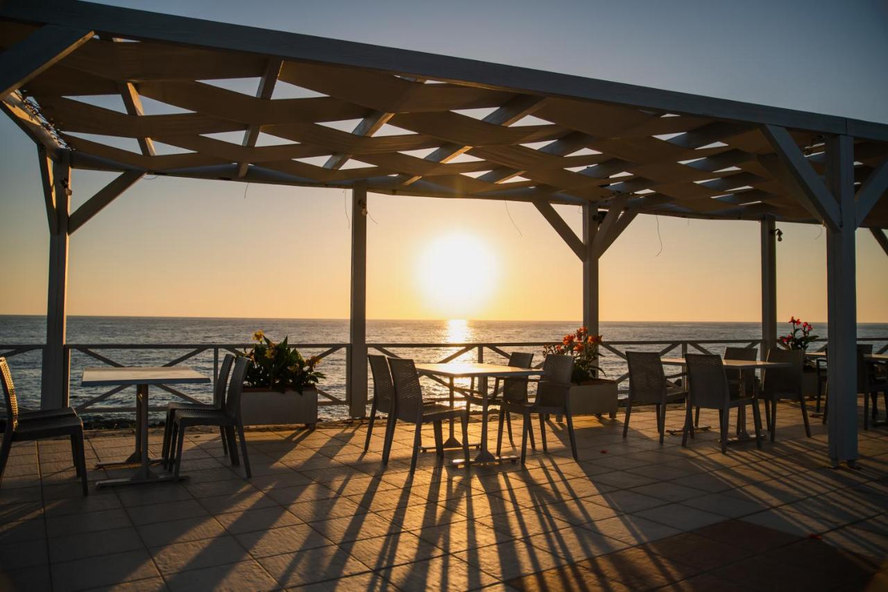 מרתופוליס Mesogeios Hotel מראה חיצוני תמונה