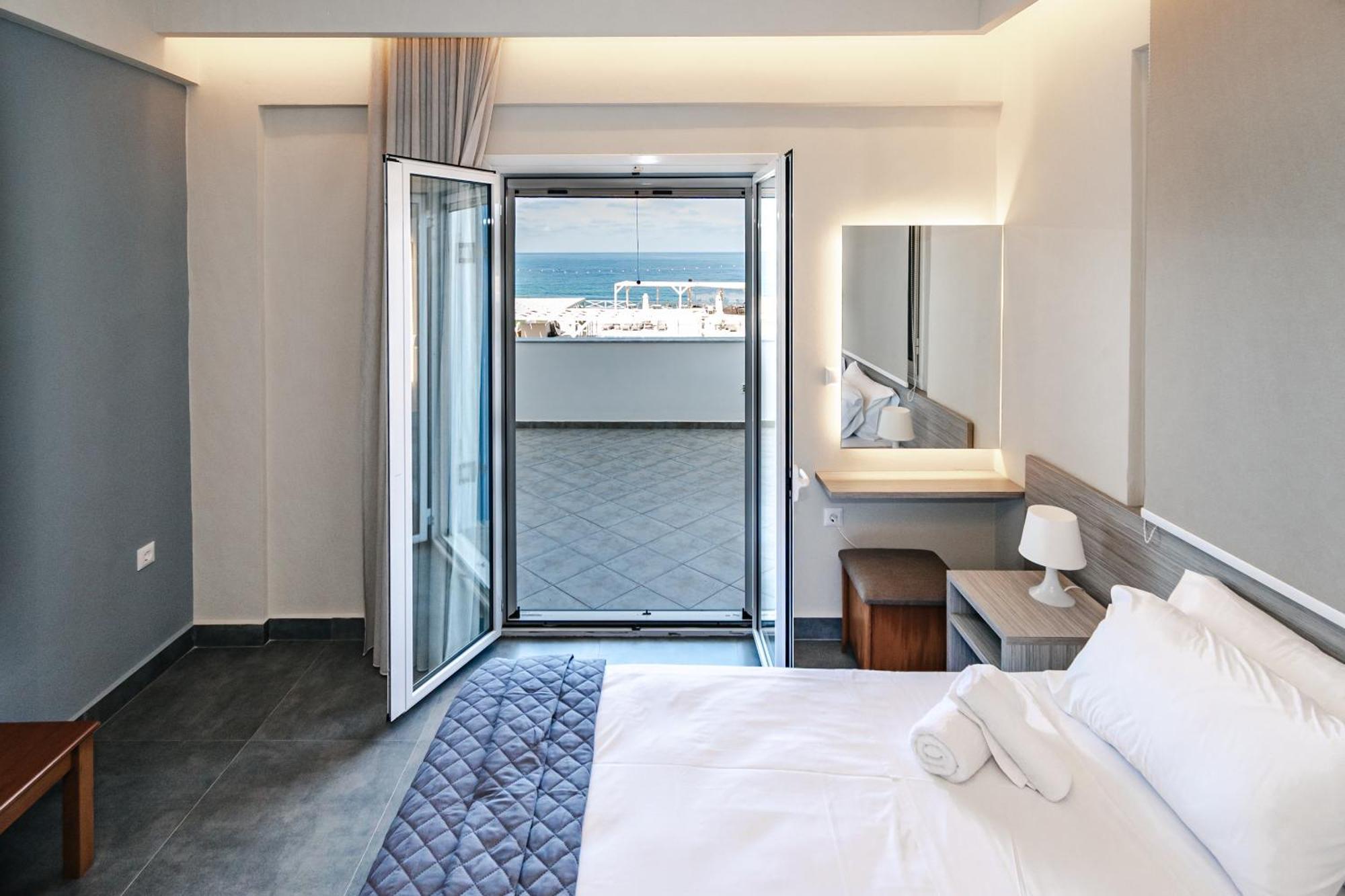 מרתופוליס Mesogeios Hotel מראה חיצוני תמונה