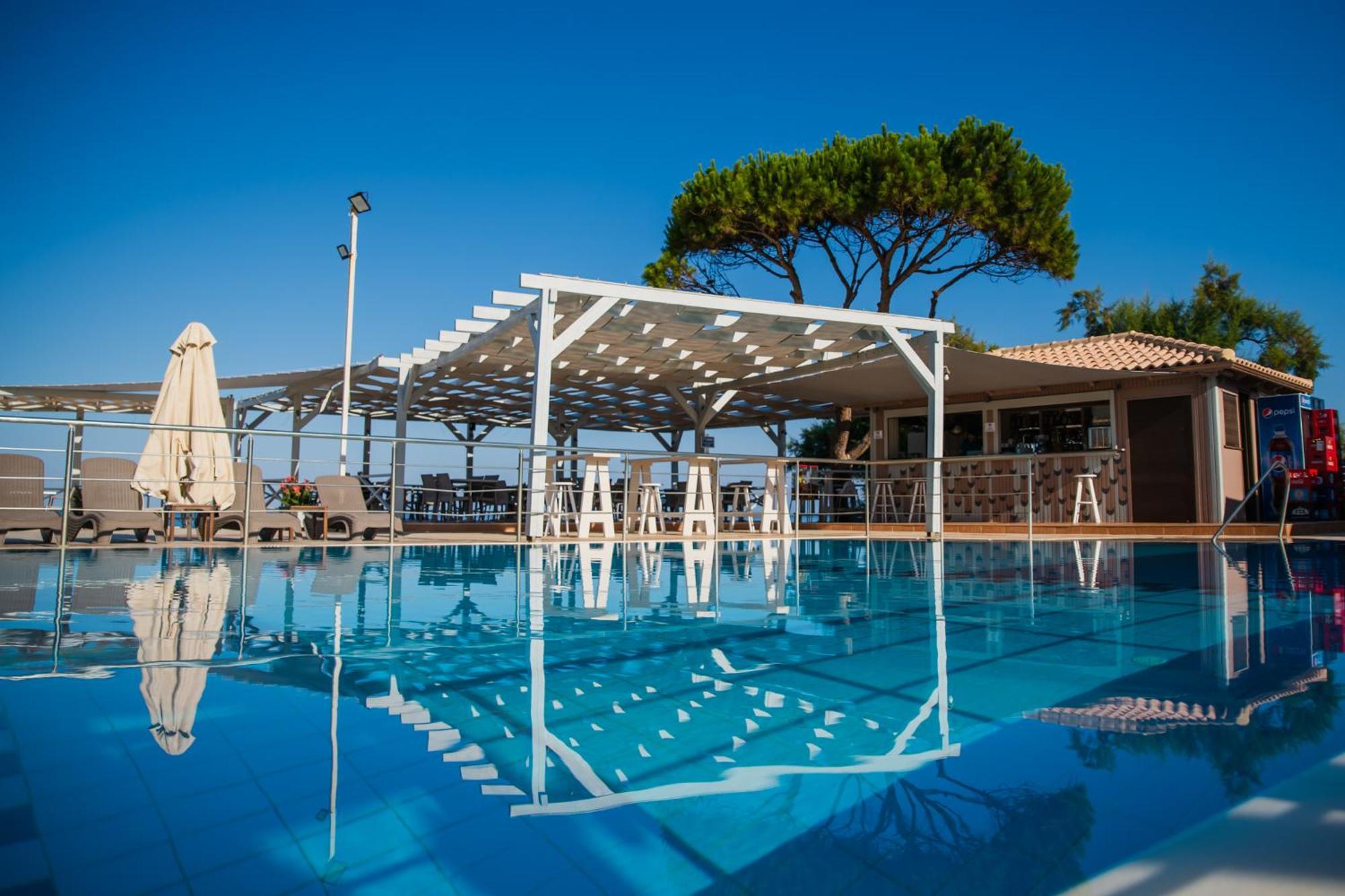 מרתופוליס Mesogeios Hotel מראה חיצוני תמונה